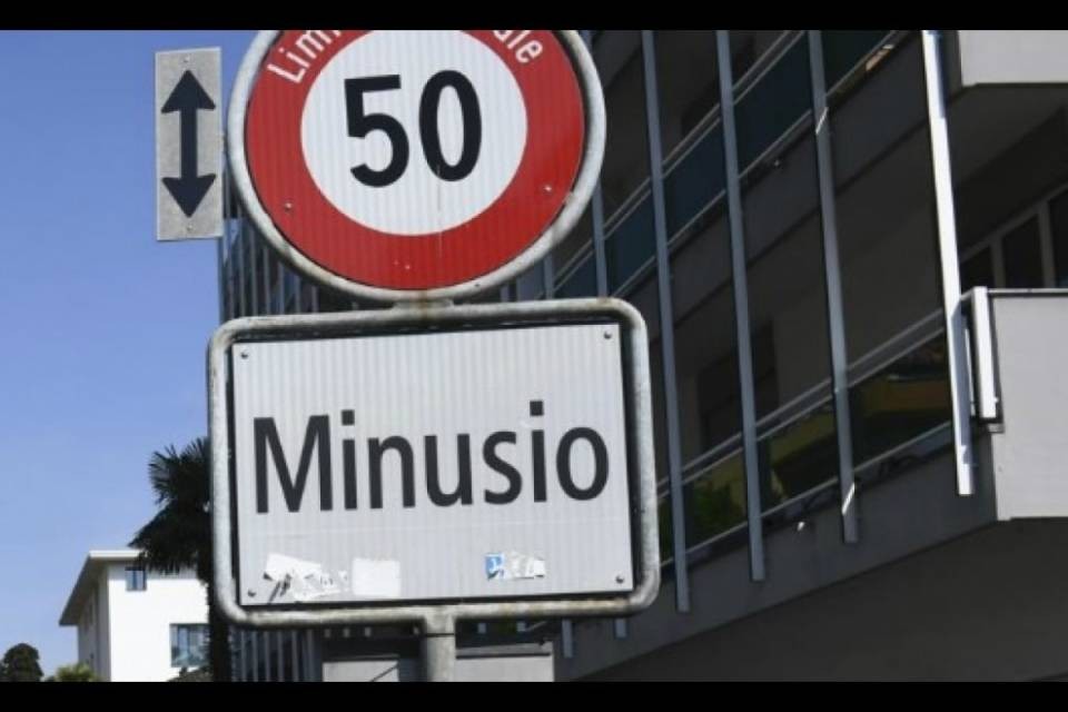 Opere di pavimentazione in Via Brione a Minusio