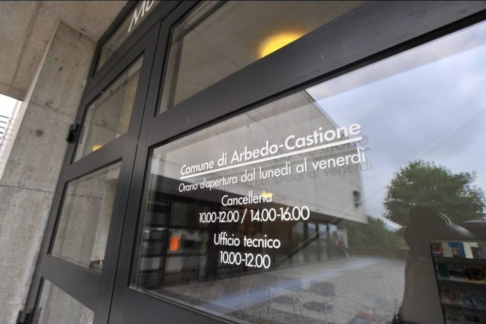 Arbedo-Castione: "Inopportuno l'aumento di paga dei municipali"