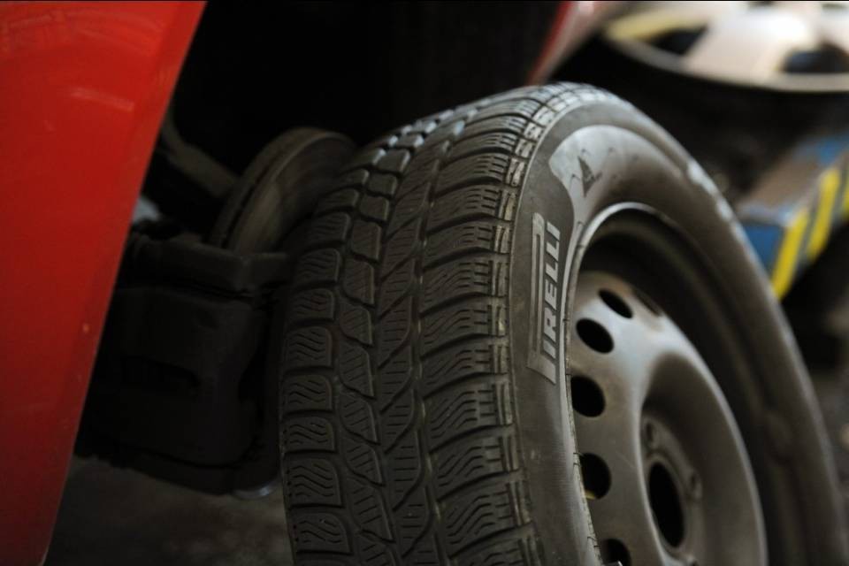 Ruba un'auto al carnevale di Isone: buca e viene arrestato