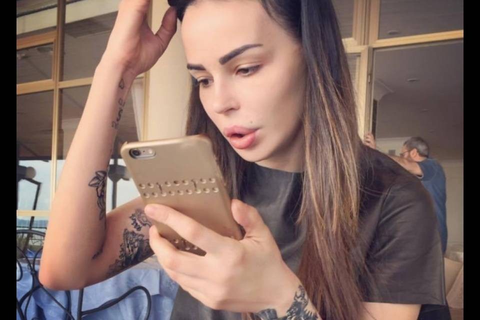 Nina Moric offende il Molise