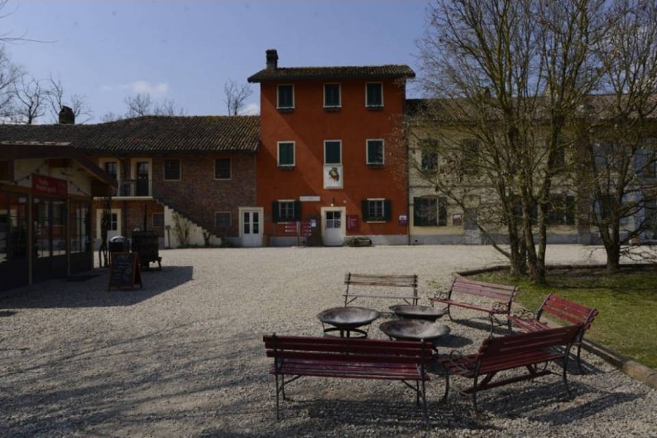 Rivivi gli anni '70 a Cascina Caremma
