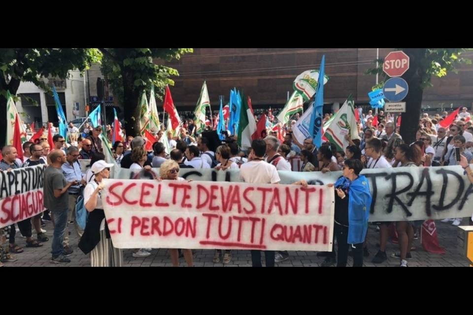 In 600 a manifestare per il Casinò di Campione