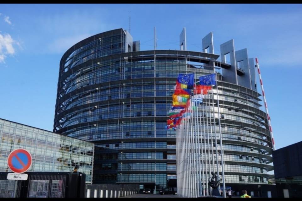 Il Parlamento Ue voterà per dichiarare l'emergenza climatica