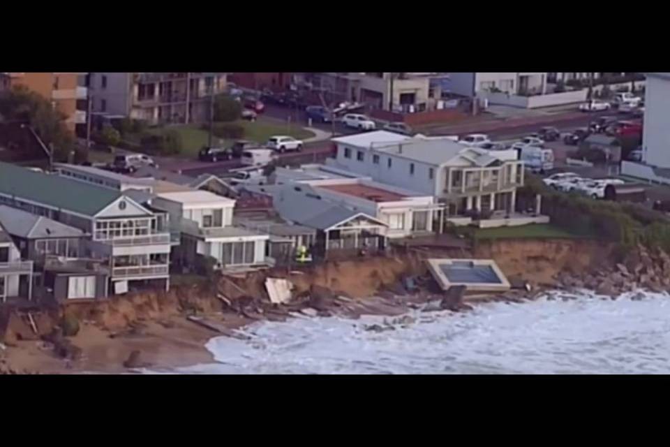 Australia, maltempo devasta la costa est
