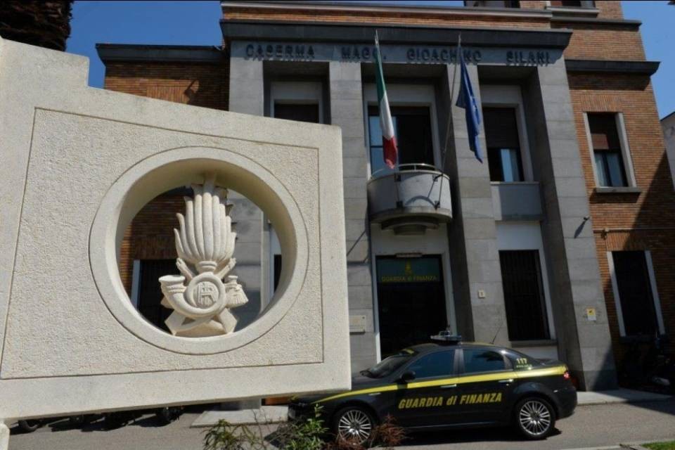 Deve scontare un anno di carcere, arrestato al valico