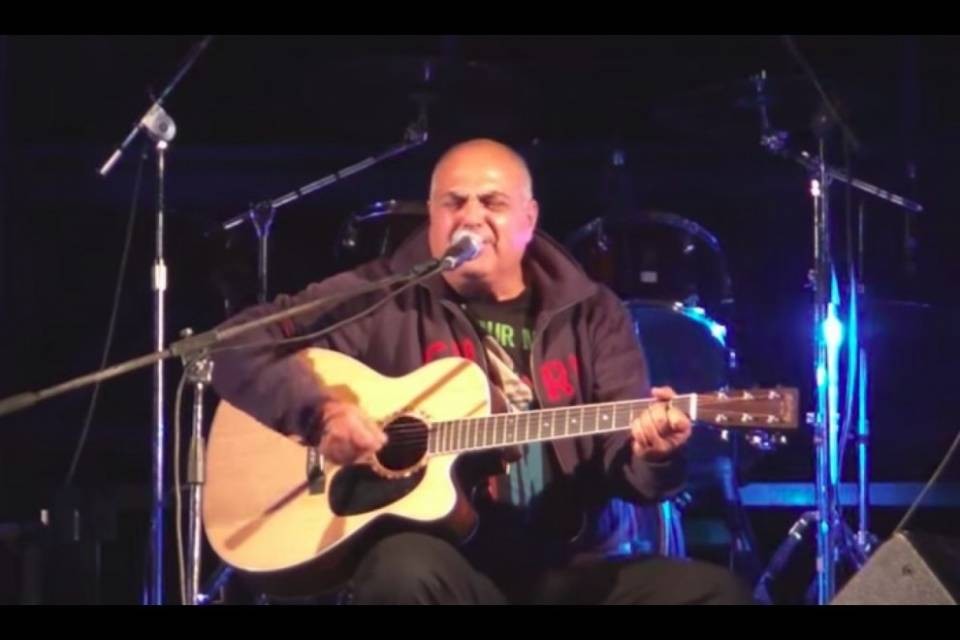 Locarno Guitars: uno storico nome per un'impresa da record