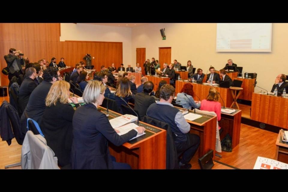 Lugano: "Basta sproloqui in Consiglio comunale"