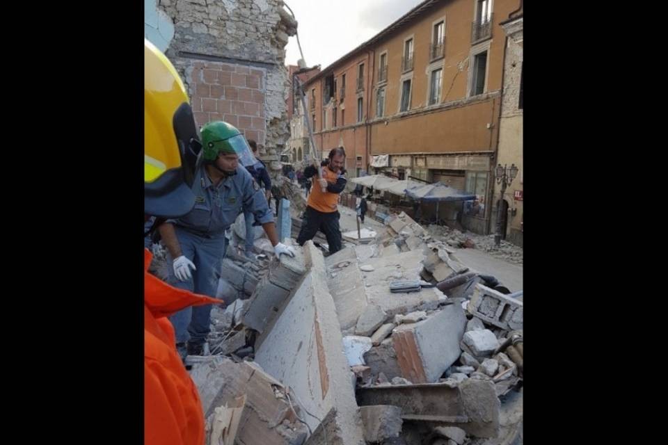 Terremoto, il bilancio sale a 278 morti