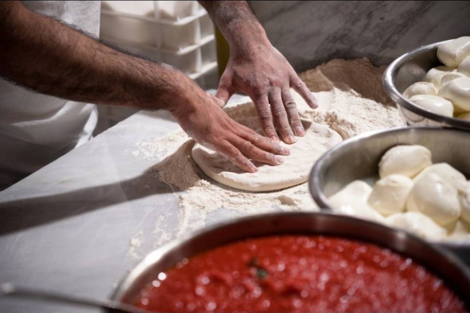 Vanno a prendere una pizza in Val d'Intelvi: 400 euro di multa