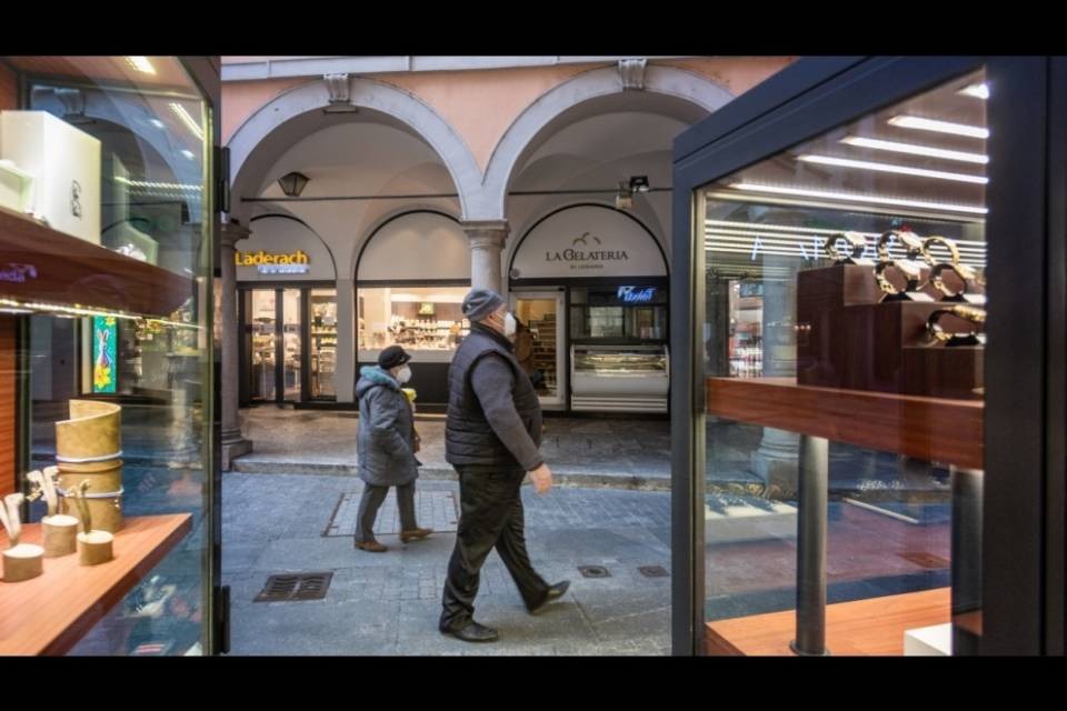 La maggior parte degli over-65 continua tenere i contatti