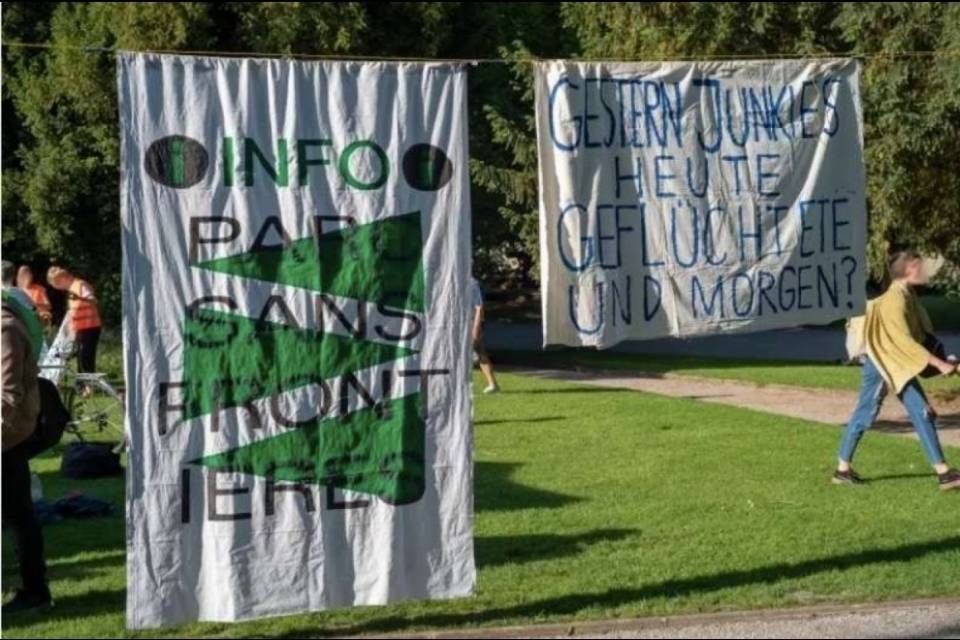 Manifestanti occupano Platzspitz di Zurigo