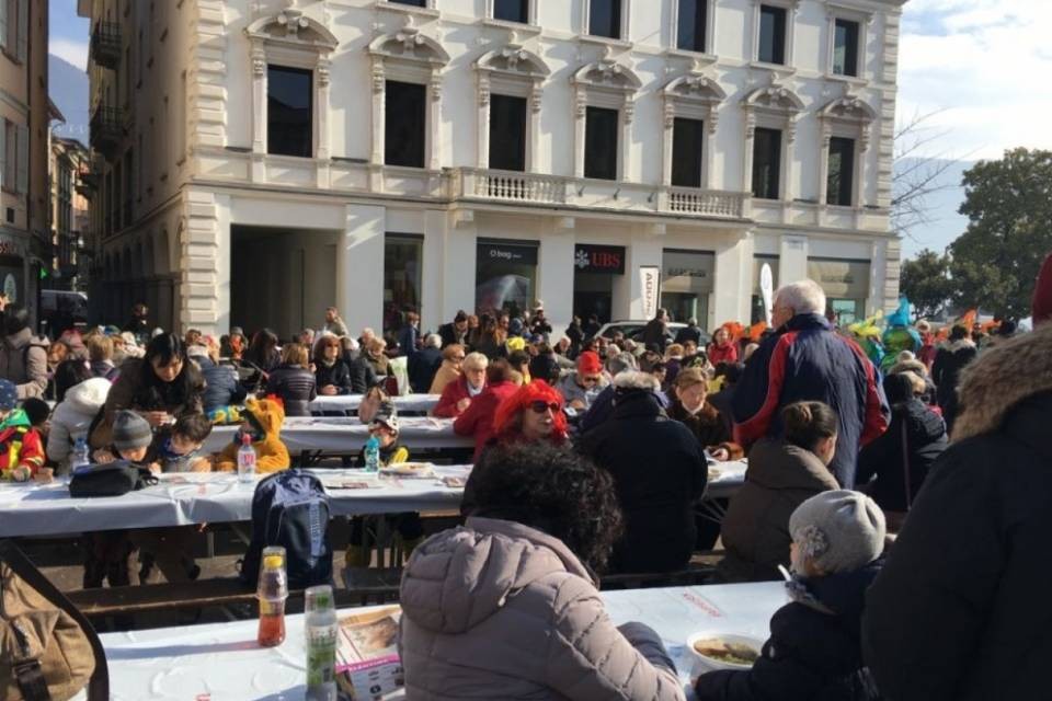 Risottata in Piazza Riforma baciata dal sole