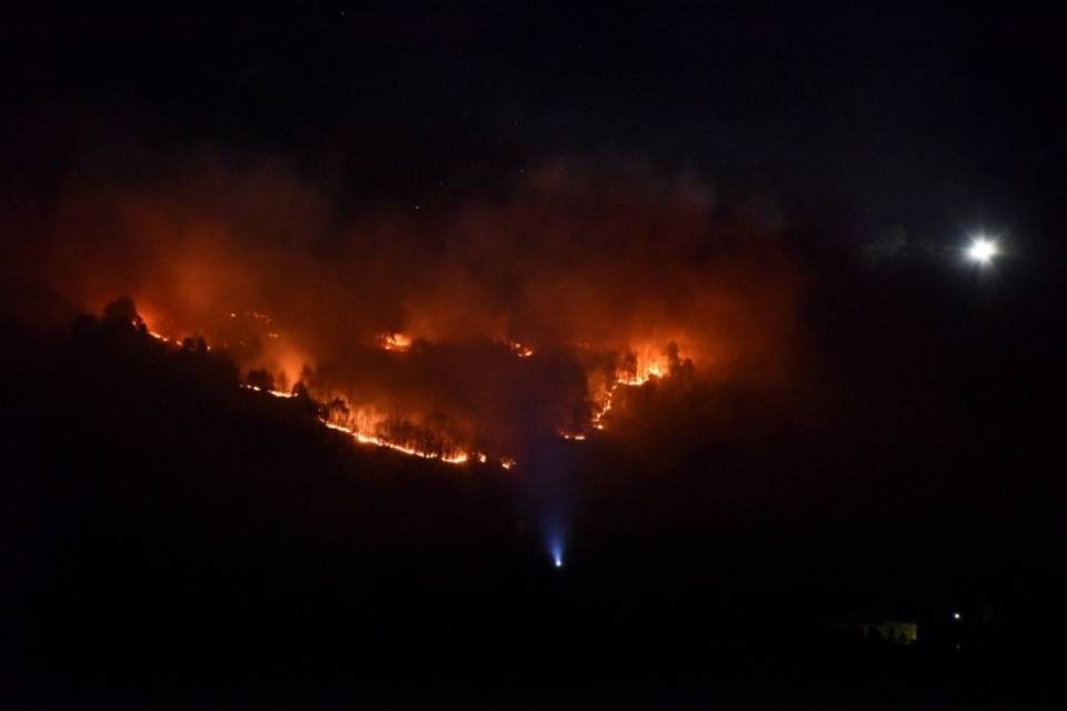 Impegnativo incendio in Capriasca