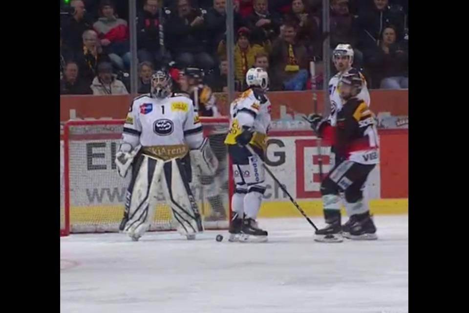 Ambrì sfortunato: Ebbett regala la vittoria al Berna
