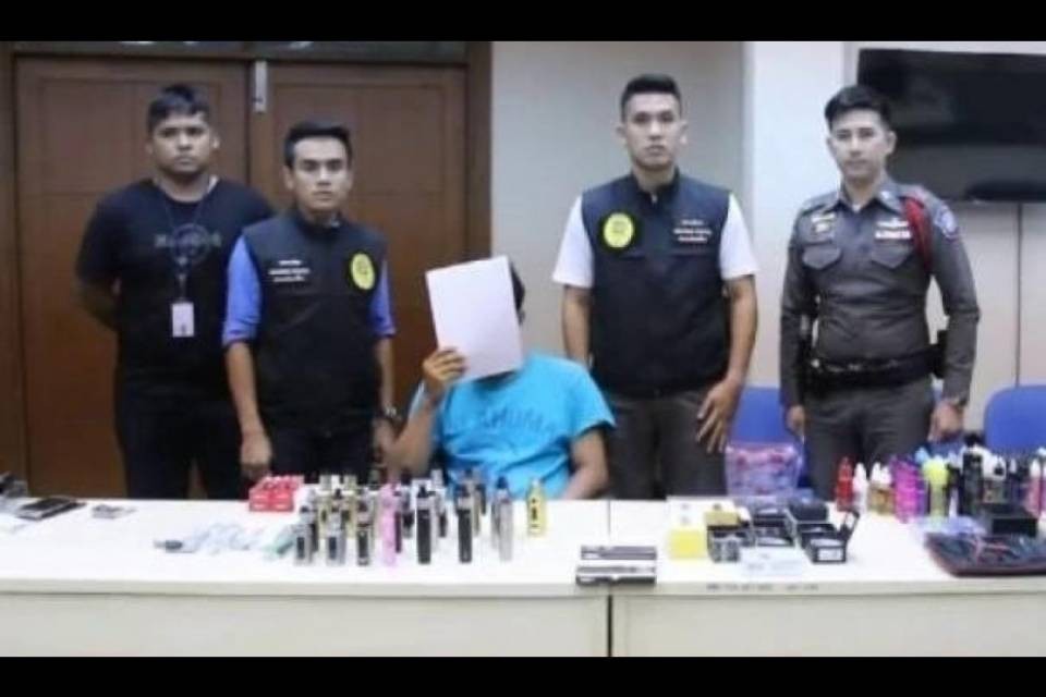 Fuma una sigaretta elettronica: svizzero arrestato in Thailandia