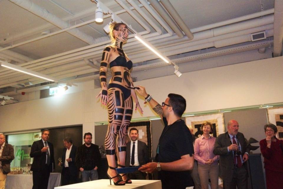 Body painting e simboli tribali: l'arte di Raul33 a Lugano