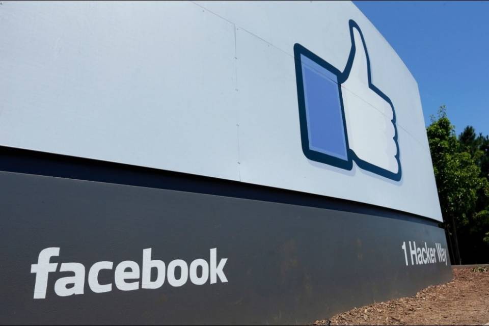 Facebook non deve dati alla giustizia svizzera