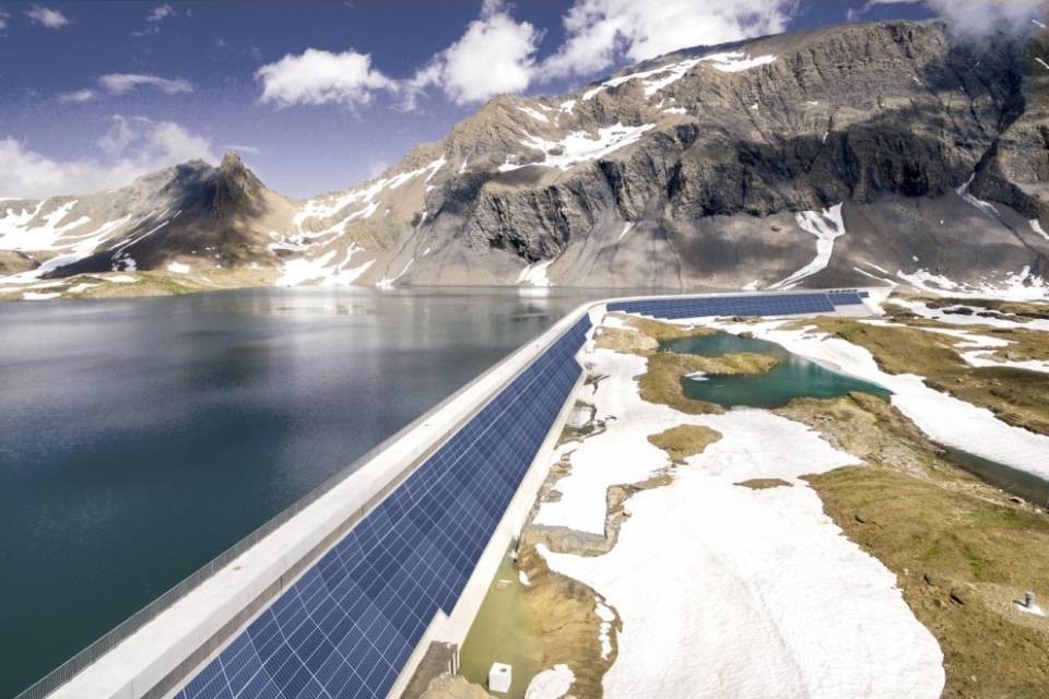 La prima grande centrale solare alpina sorgerà al Muttsee