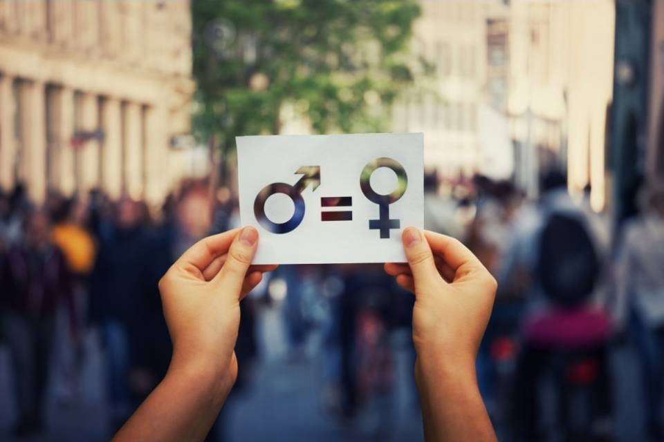 Oltre 4'000 firme per la parità
