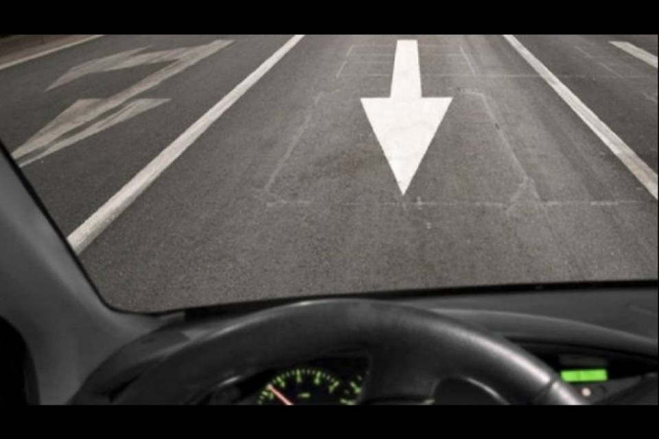Furgone olandese in contromano sull'A13