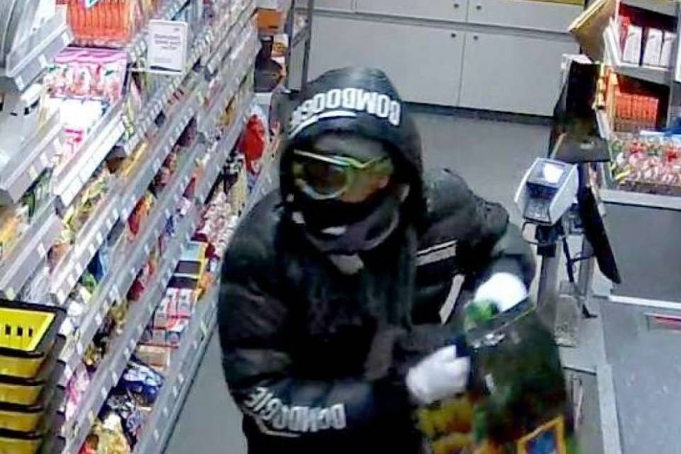 Arrestato il rapinatore con gli occhiali da sci