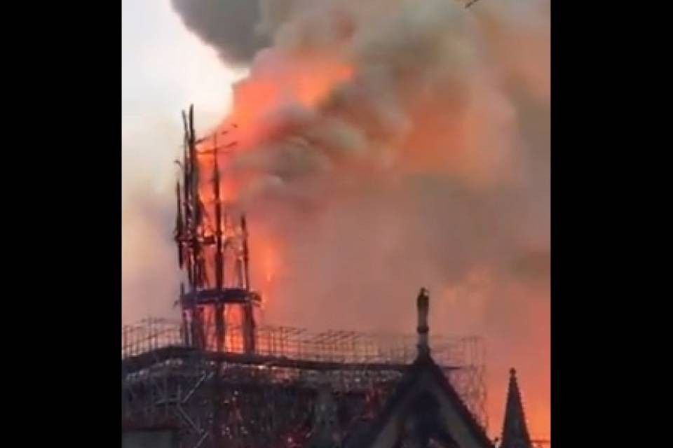 Notre-Dame, "Potrebbe essere stato un cortocircuito"