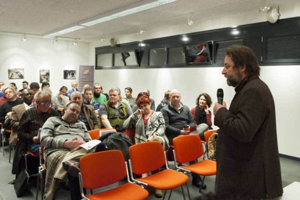 Poche firme per i 3 referendum PS