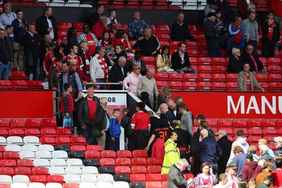 Old Trafford evacuato per errore