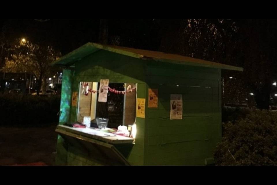 Rubate le luci e le decorazioni natalizie di Besso pulita!