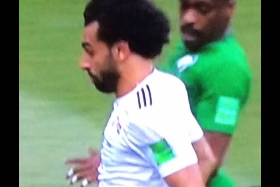 Al-Dossari spedisce a casa l'Egitto di Salah a mani vuote