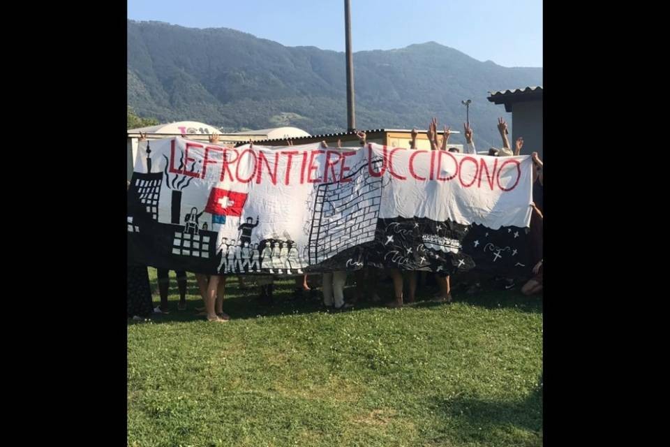Monta la protesta: "Chiudiamo il bunker!"