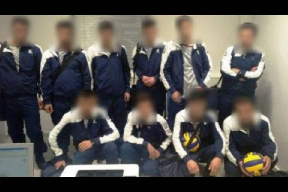 Si travestono da pallavolisti per entrare in Svizzera, arrestati