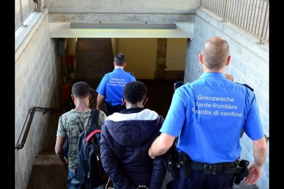 Migranti respinti, la versione di Berna