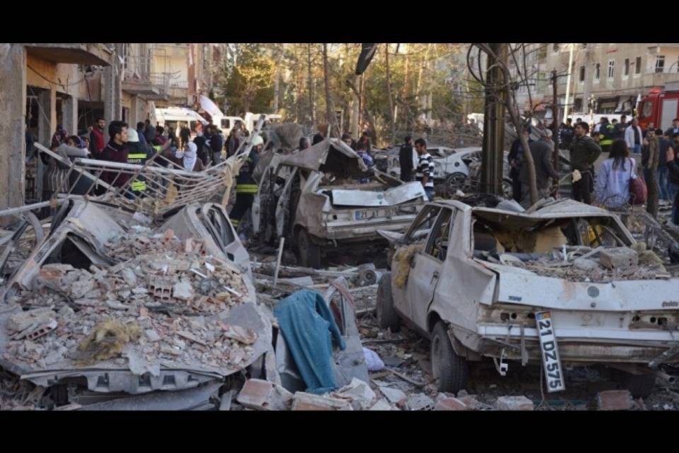 Turchia: autobomba a Diyarbakir, 8 morti