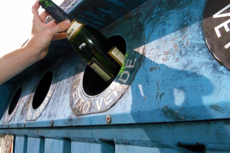 Buttare il vetro a Bellinzona? Troppo rumoroso