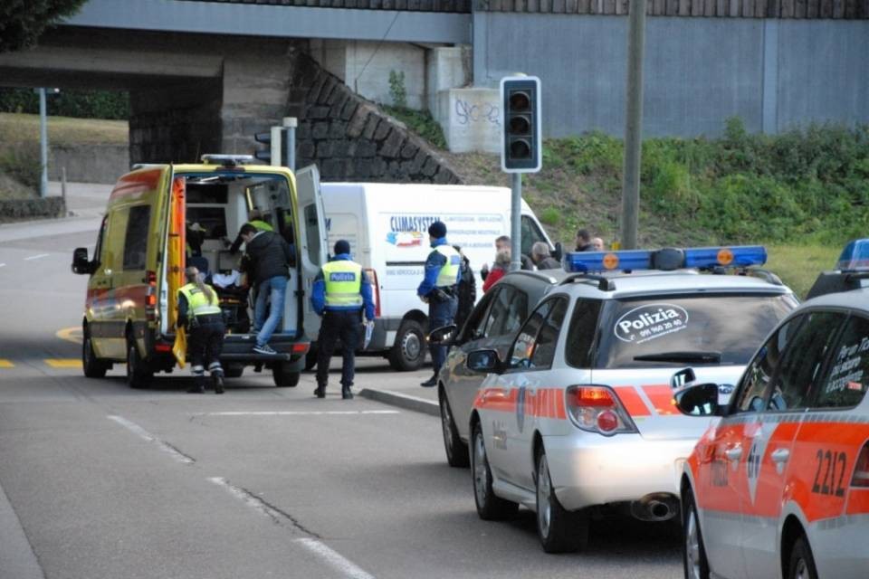 Ragazzina investita, conducente in fuga