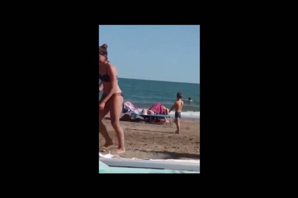 Sesso orale in spiaggia a Jesolo: "Sono senza vergogna"