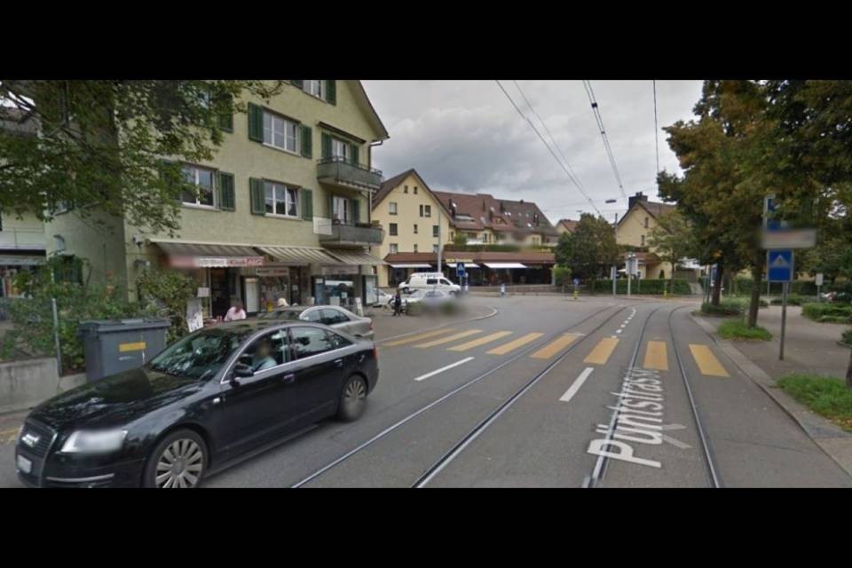Zurigo, pensionato investito da un tram