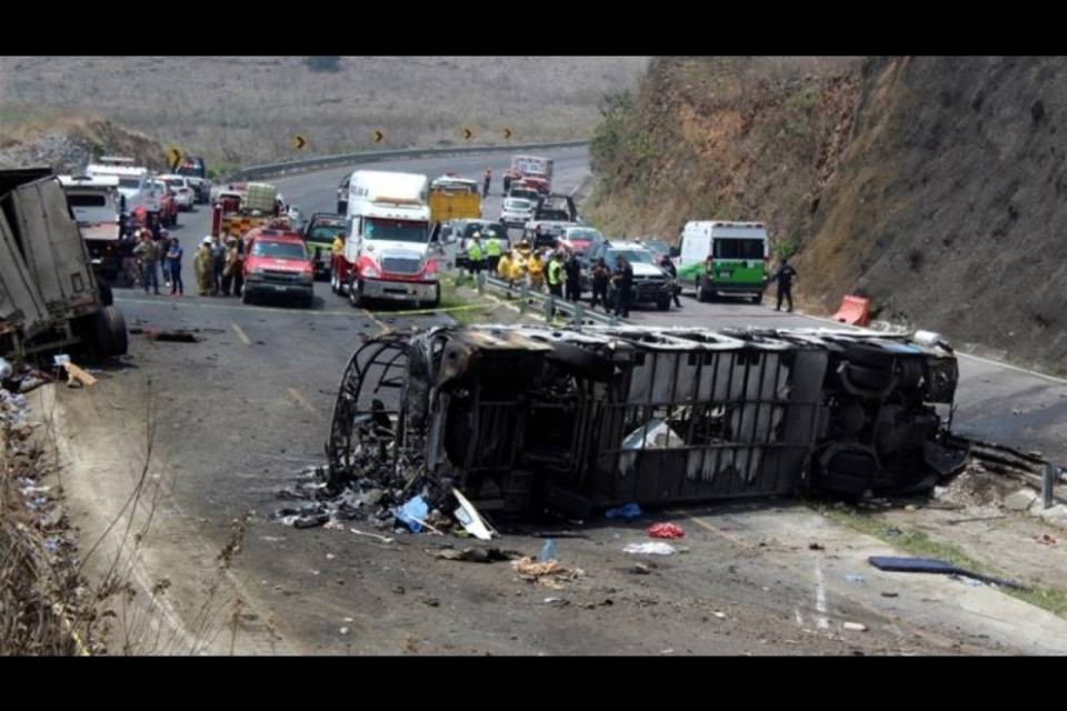 Messico: bus si scontra con un camion, almeno 21 morti