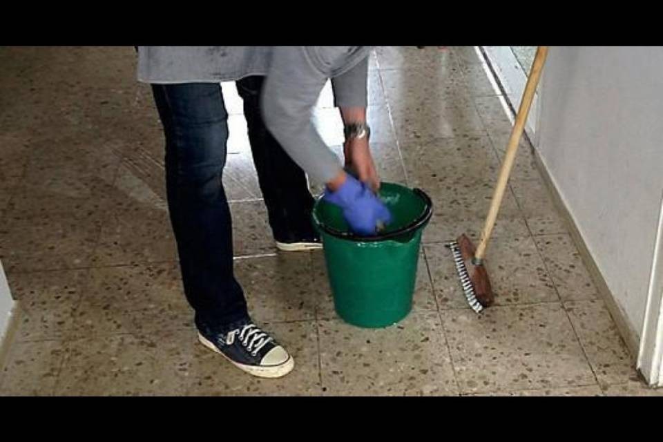 Losone, confermati i licenziamenti alle addette alle pulizie