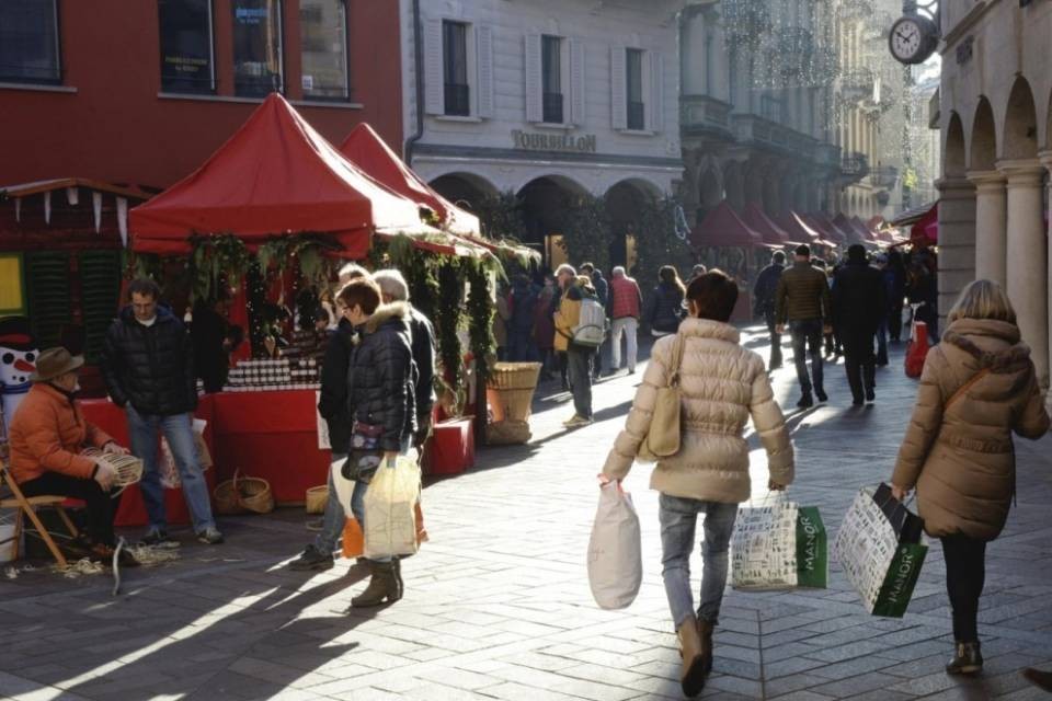 Natale in chiaroscuro per i commerci ticinesi