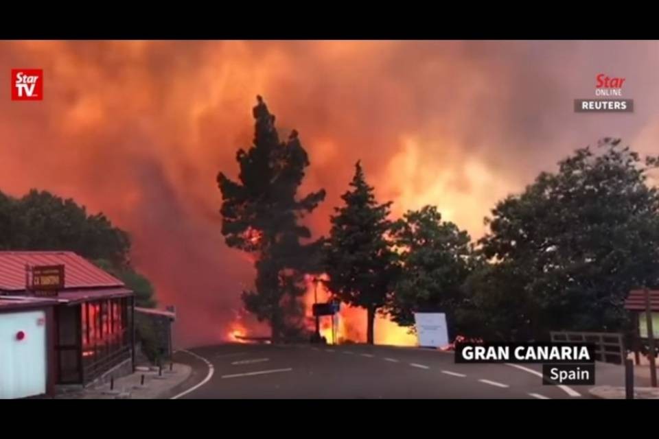 Le fiamme devastano Gran Canaria, 9mila evacuati