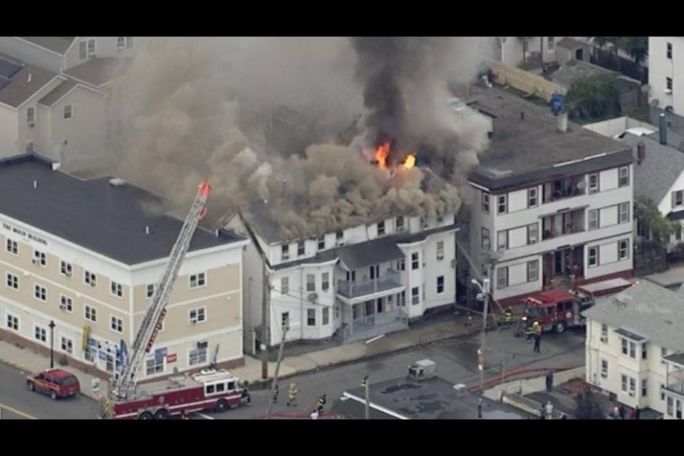 Inferno a Boston, incendi a catena: "Sembrava l'Armageddon"