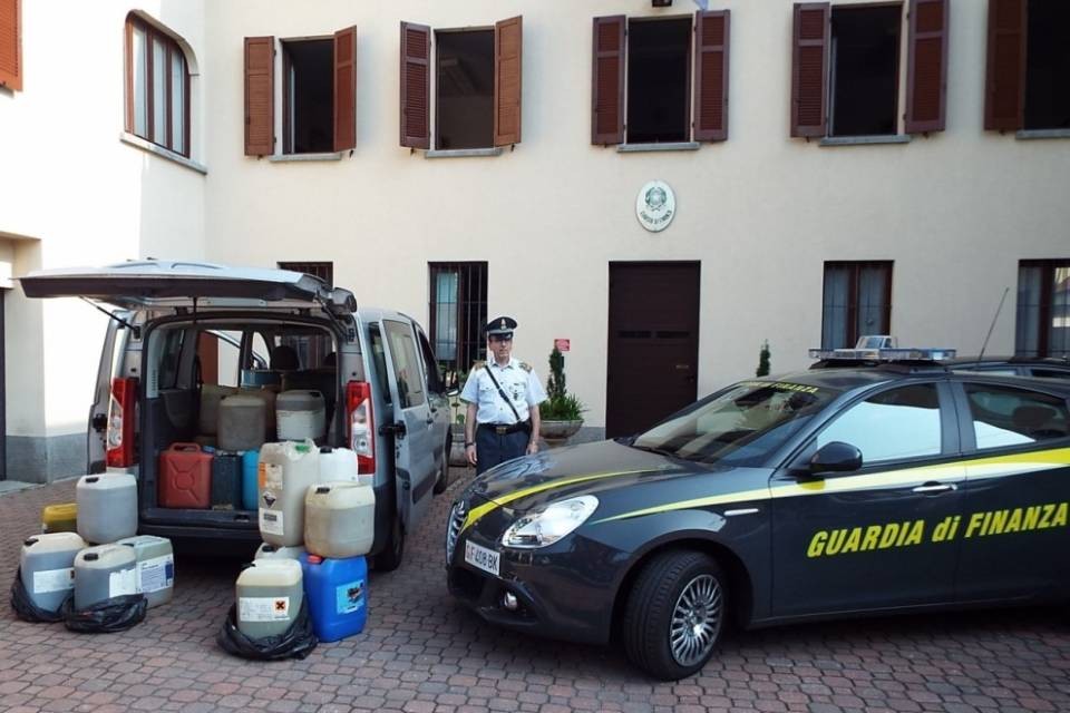 Dal Ticino all'Italia, con il gasolio nel sacco