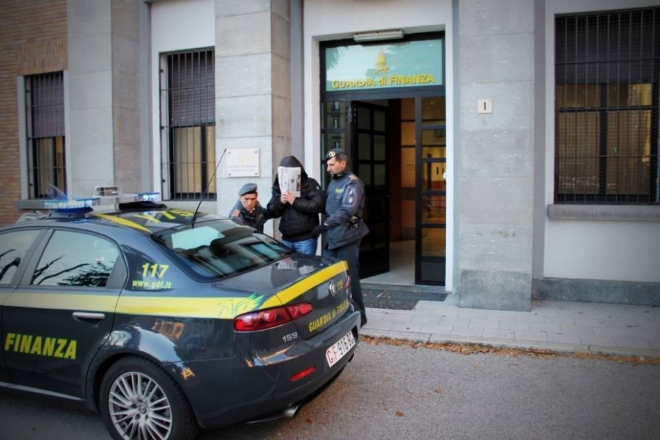 Spacciatore iraniano in fuga a Ponte Tresa