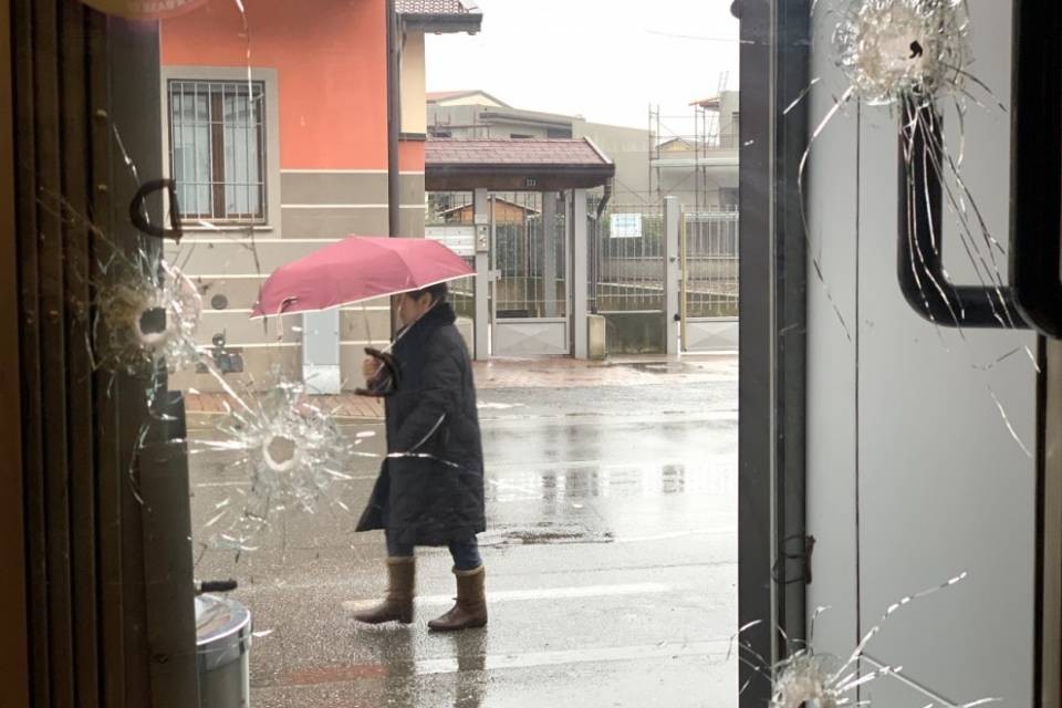 Rapina ad Olgiate, il bandito avrebbe già colpito in Svizzera