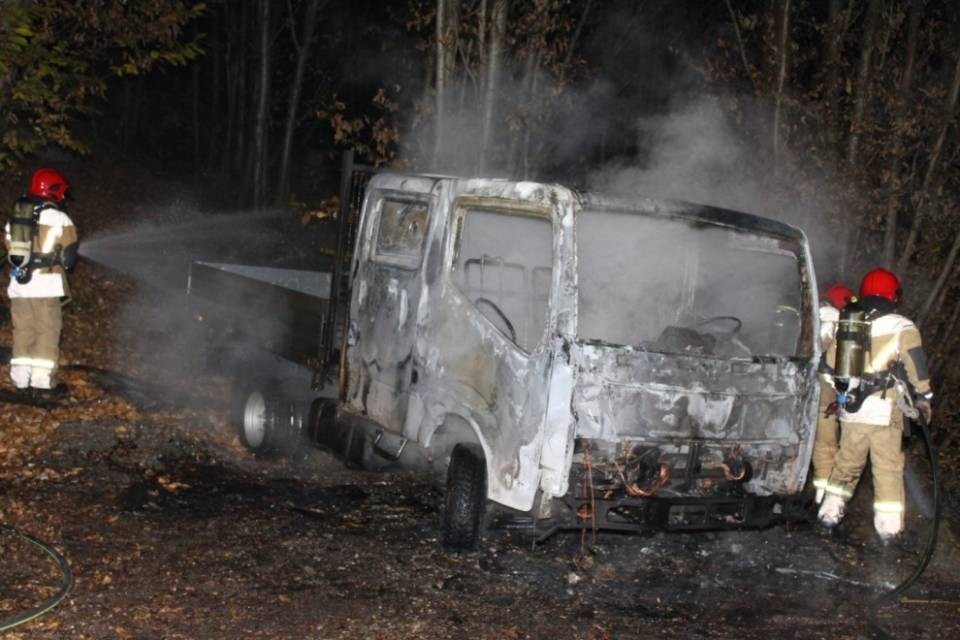 Furgone in fiamme ad Agarone