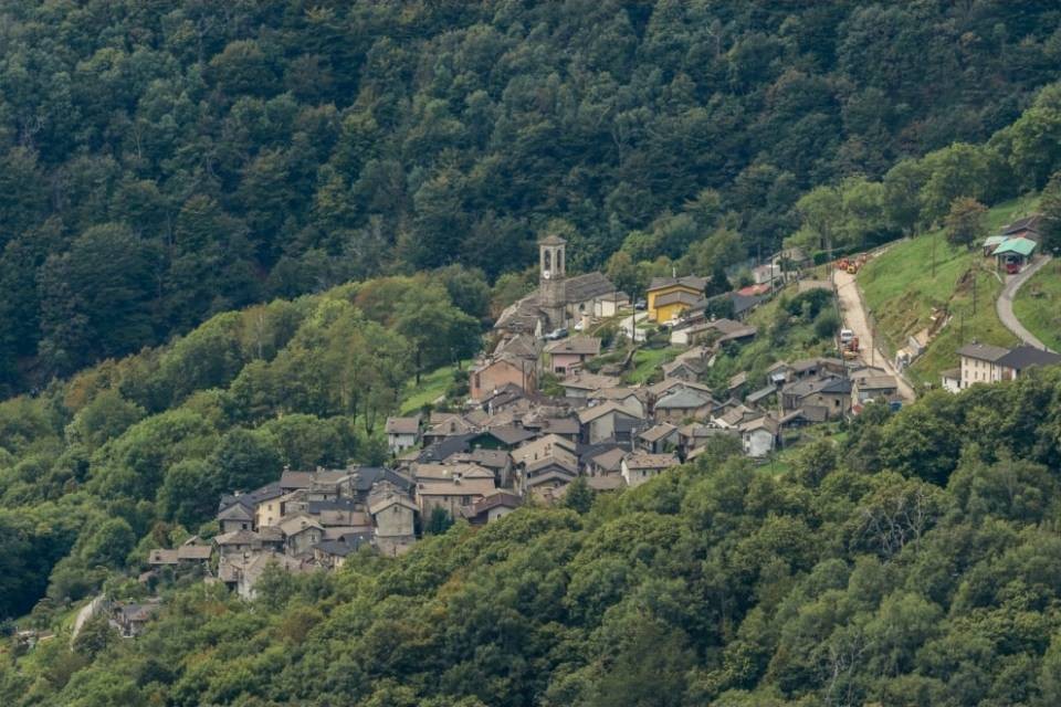 Opere di pavimentazione a Indemini