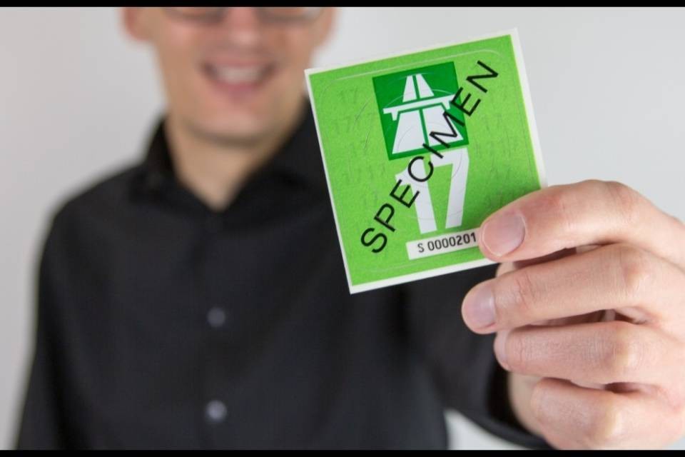 Il nuovo contrassegno è verde metallizzato