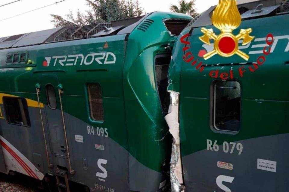 Frontale tra due treni nel comasco, 56 feriti